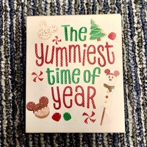 RARE DISNEY CHRISTMAS MAGNET 2019 BRAND NEW